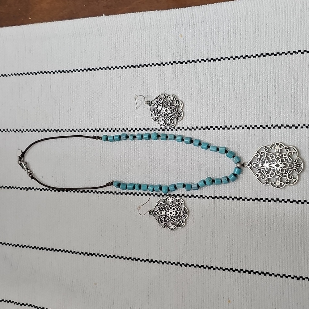 Lucky Brand Antiqued Silver Tone and Turquoise Beaded Neclace & Earring Set